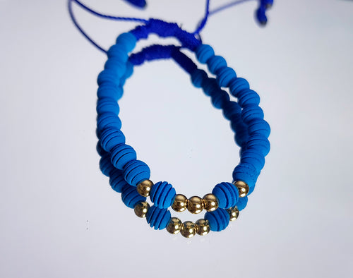 Pulsera Azul con Bolas de Oro de 18K – Estilo Moderno y Artesanal